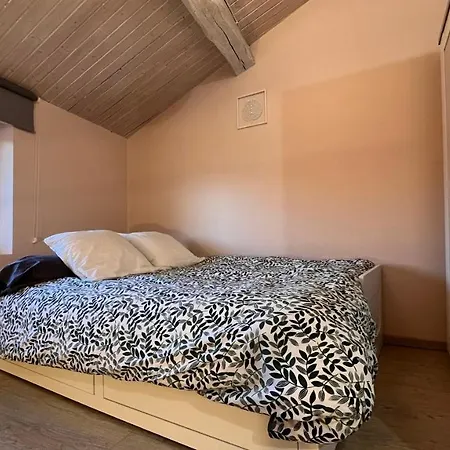Le D Eugenie Apartment