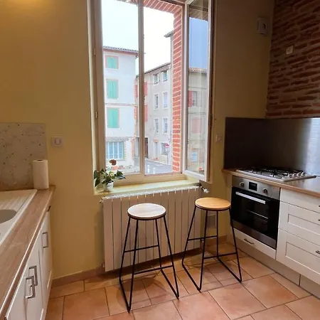 Le D Eugenie Apartment *