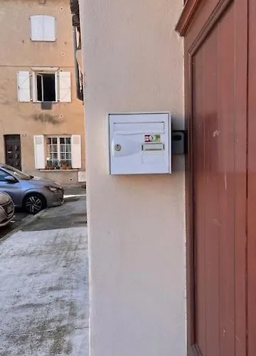 Le D Eugenie Apartman *